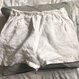 White Linen Highwaisted shorts